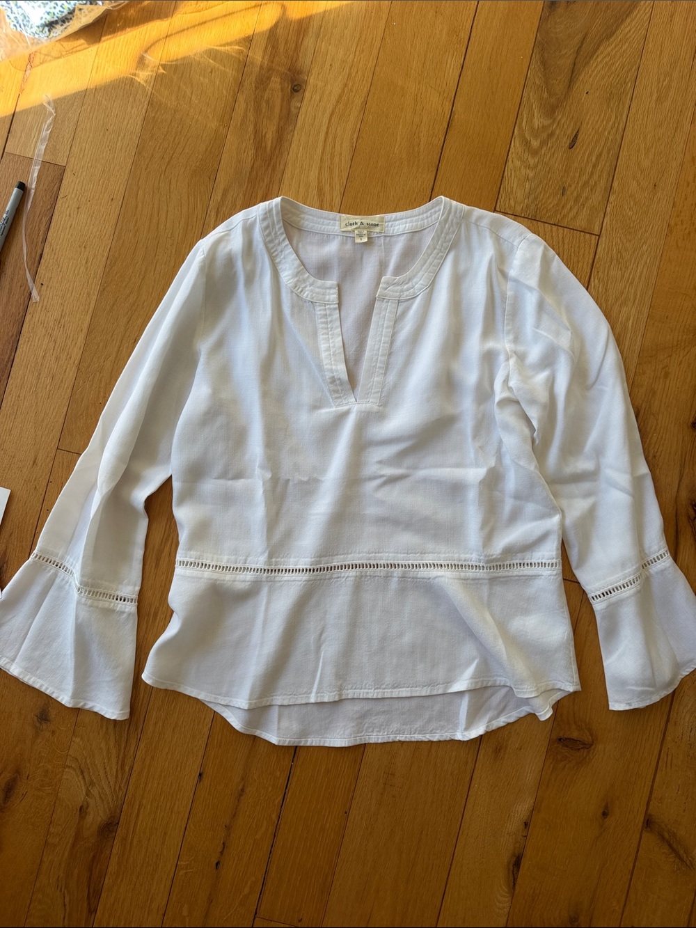 cloth & stone White V‑Neck Tunic Blouse with Flared Sleeves Size Small - C69-038